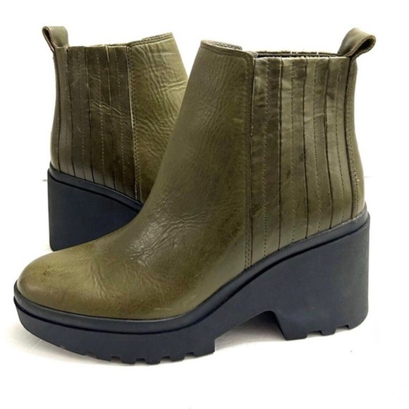 Eileen Fisher Kat olive distressed‎ leather lug sole Chelsea ankle boots size 11 - Picture 9 of 16